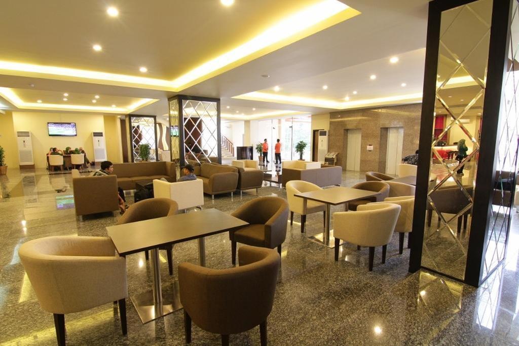 Grand Asia Hotel Makasar Zewnętrze zdjęcie